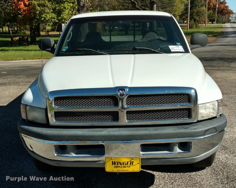 image for item L5709 2000 Dodge Ram 1500 pickup truck