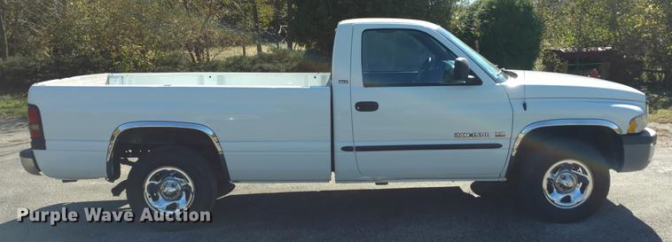image for item L5709 2000 Dodge Ram 1500 pickup truck