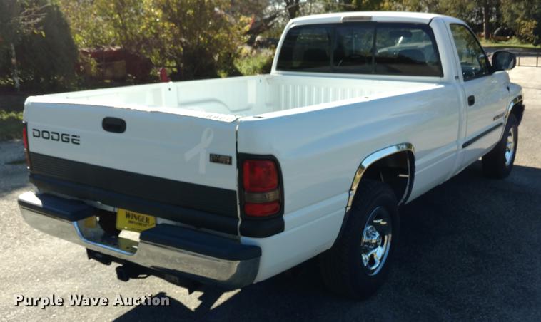 image for item L5709 2000 Dodge Ram 1500 pickup truck