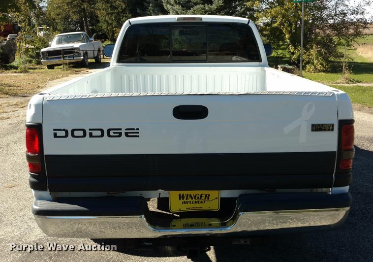 image for item L5709 2000 Dodge Ram 1500 pickup truck