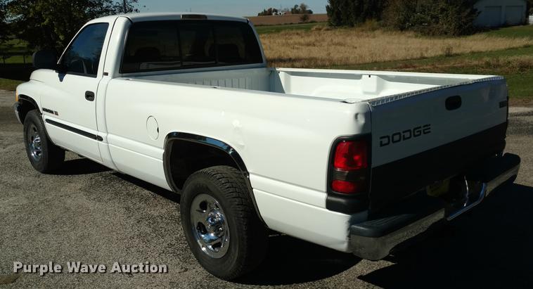 image for item L5709 2000 Dodge Ram 1500 pickup truck