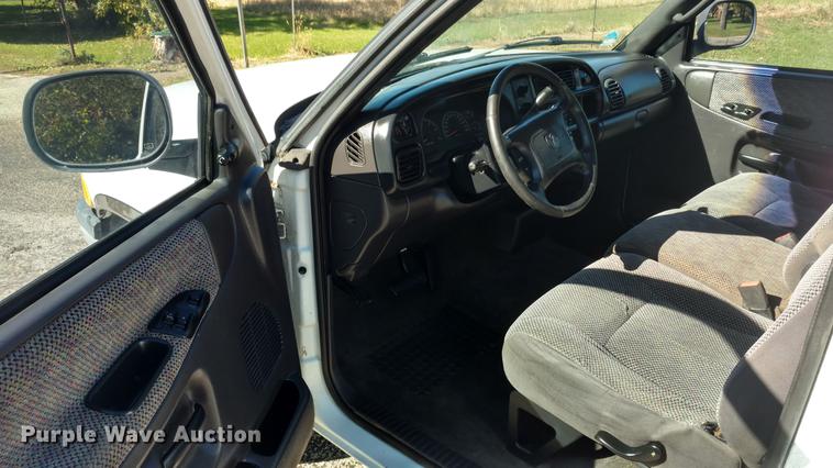 image for item L5709 2000 Dodge Ram 1500 pickup truck