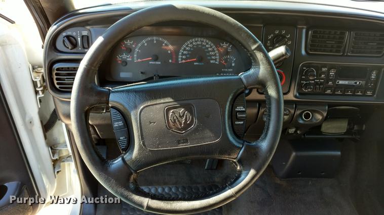 image for item L5709 2000 Dodge Ram 1500 pickup truck