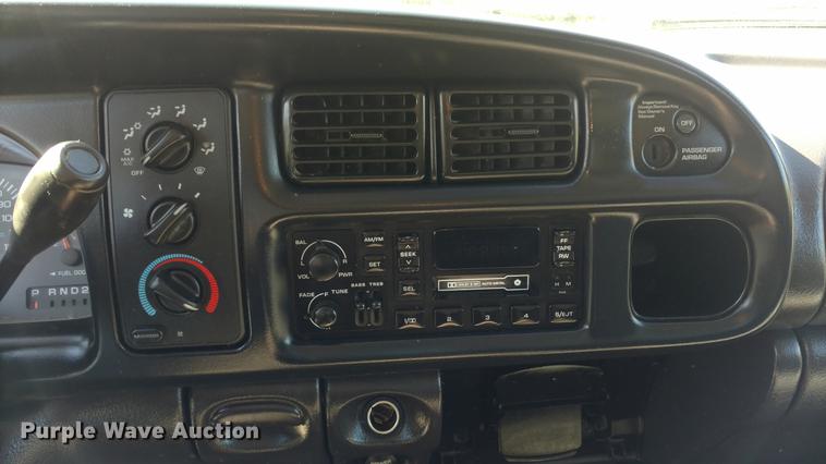 image for item L5709 2000 Dodge Ram 1500 pickup truck