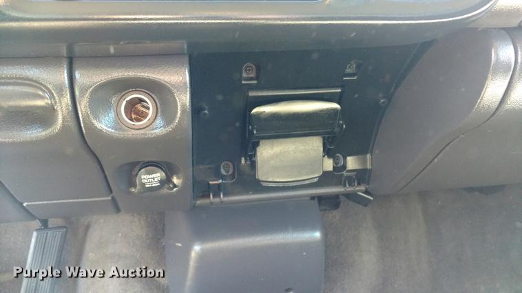 image for item L5709 2000 Dodge Ram 1500 pickup truck
