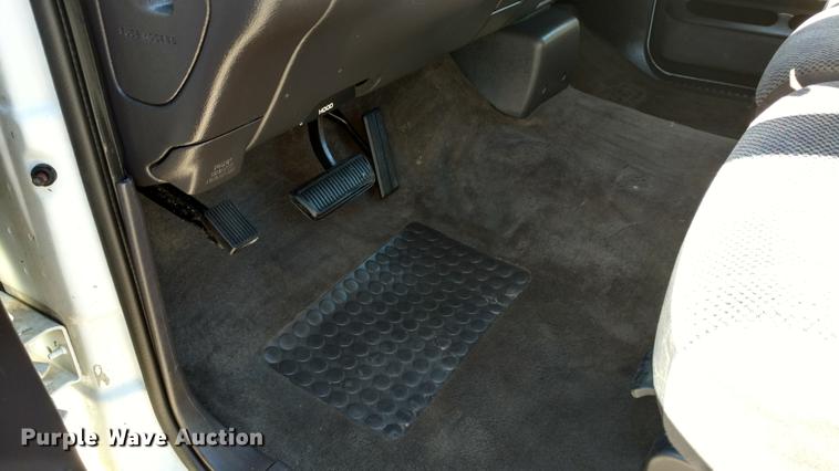 image for item L5709 2000 Dodge Ram 1500 pickup truck