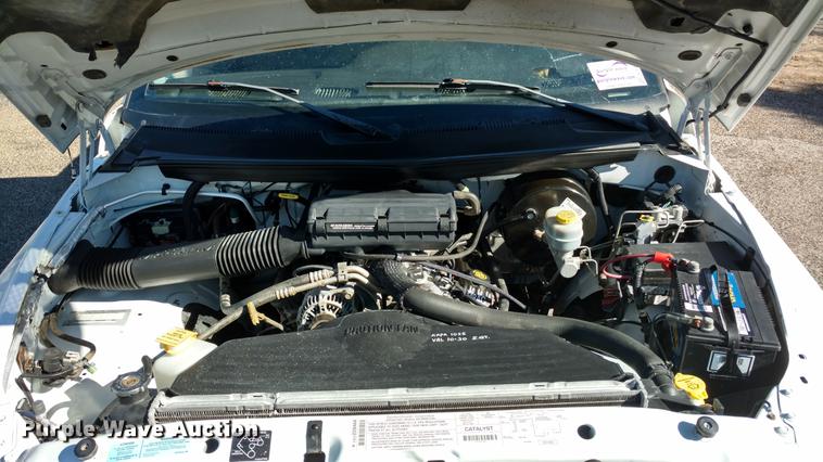 image for item L5709 2000 Dodge Ram 1500 pickup truck
