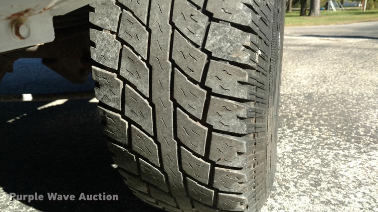 image for item L5709 2000 Dodge Ram 1500 pickup truck