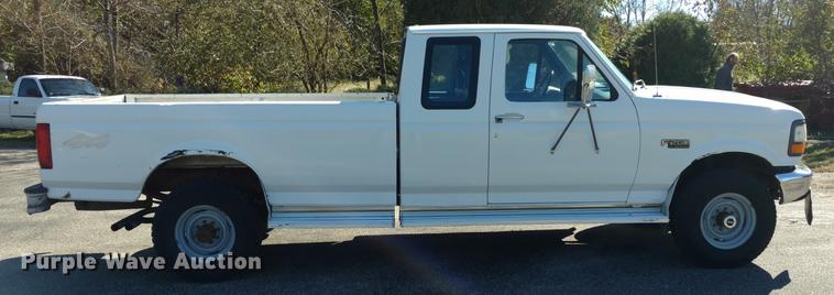 image for item L5710 1994 Ford F250 SuperCab pickup truck
