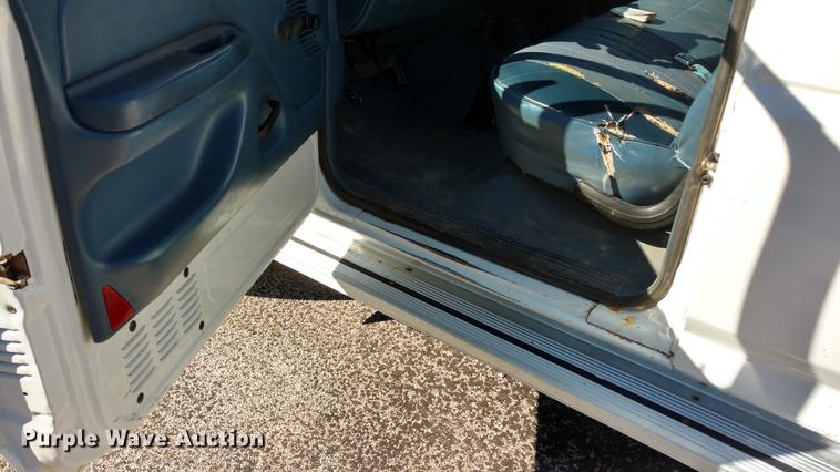 image for item L5710 1994 Ford F250 SuperCab pickup truck