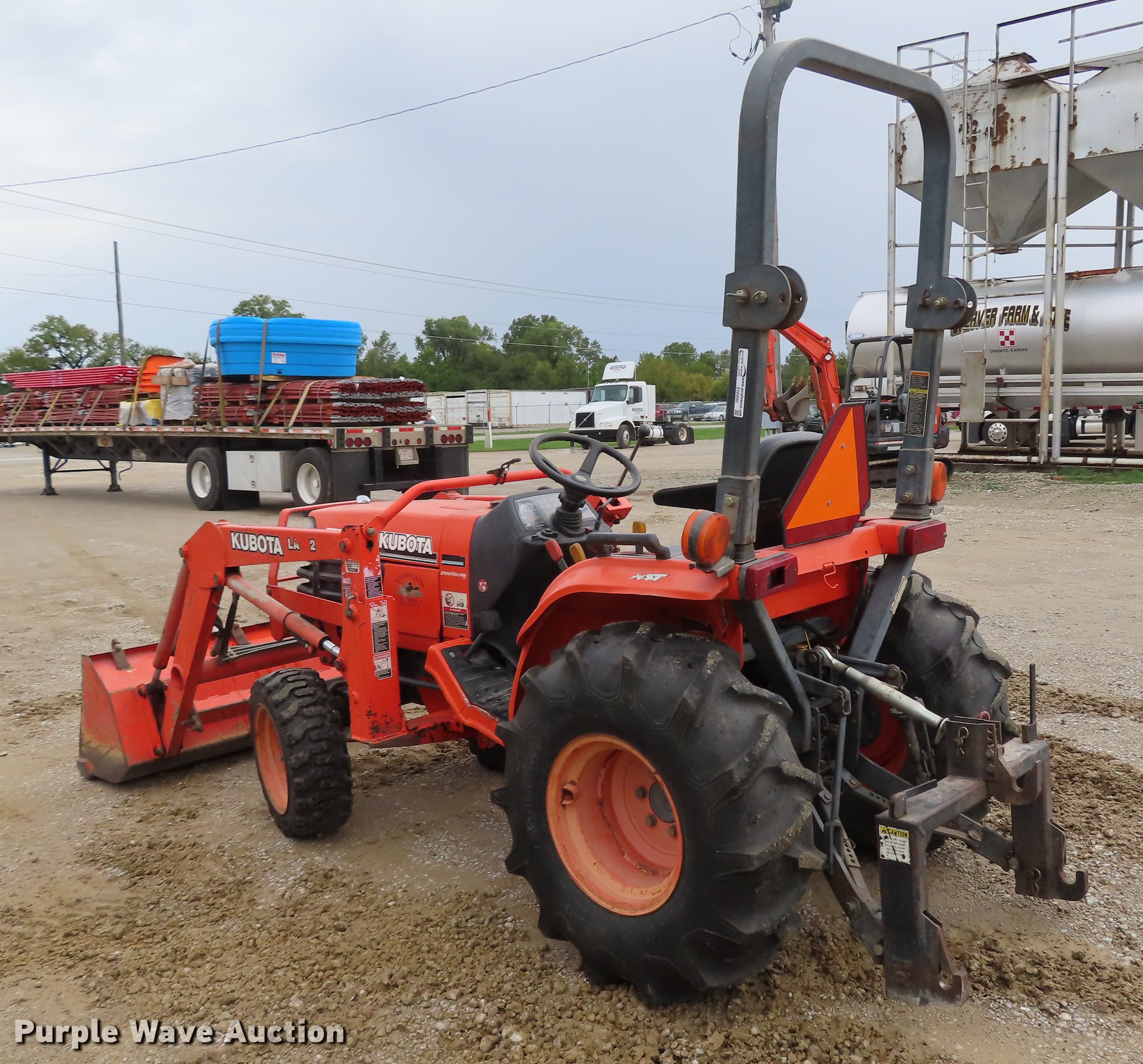Kubota B2910 MFWD tractor in Chanute, KS Item EI9990 sold Purple Wave