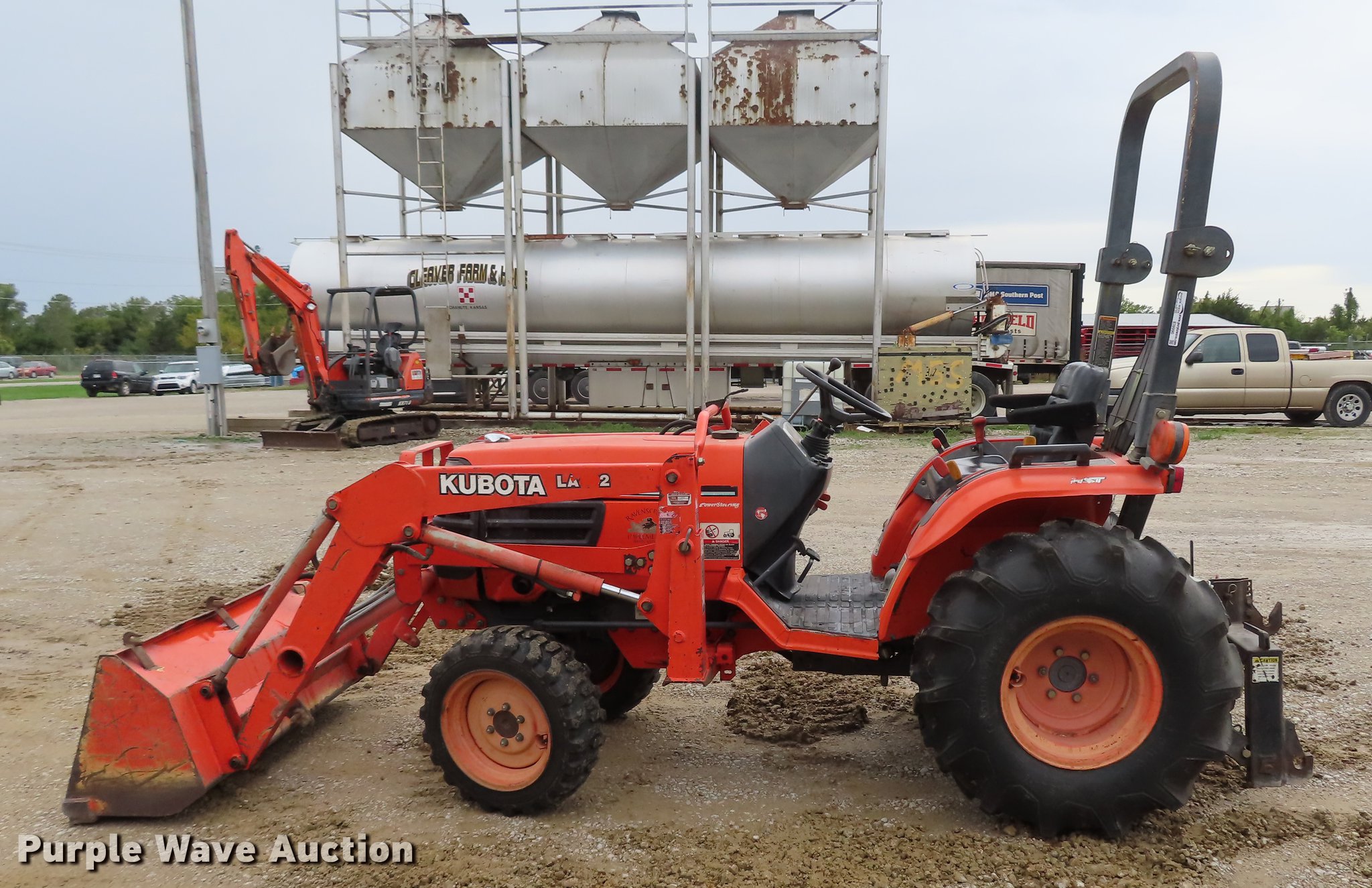 Kubota B2910 MFWD tractor in Chanute, KS Item EI9990 sold Purple Wave