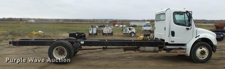 image for item DA3585 2005 Freightliner Business Class M2 truck cab and chassis