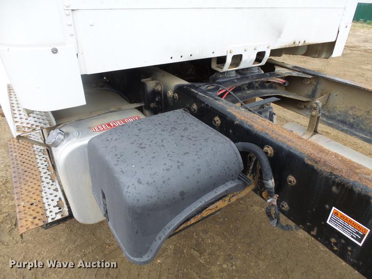 image for item DA3585 2005 Freightliner Business Class M2 truck cab and chassis