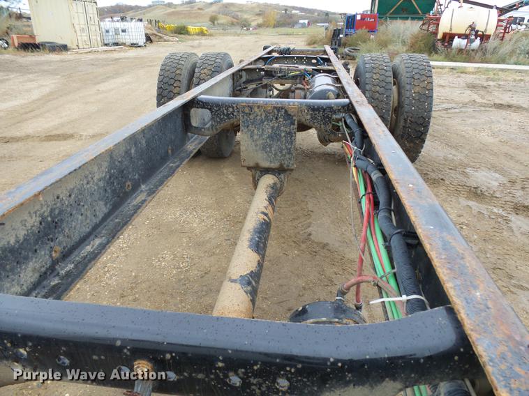 image for item DA3585 2005 Freightliner Business Class M2 truck cab and chassis