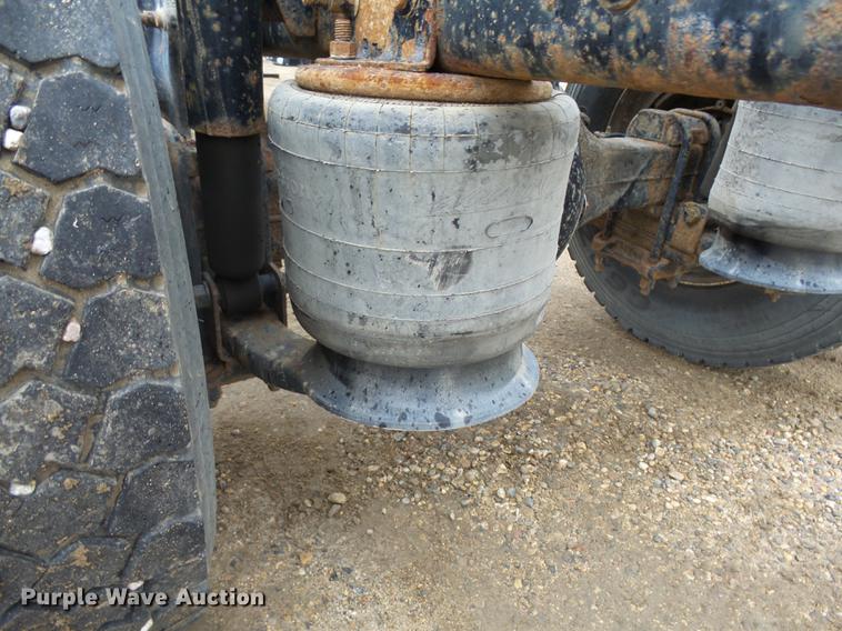 image for item DA3585 2005 Freightliner Business Class M2 truck cab and chassis