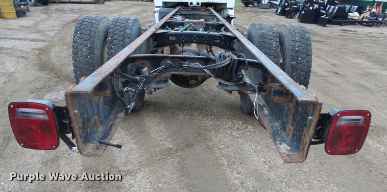 image for item DA3585 2005 Freightliner Business Class M2 truck cab and chassis