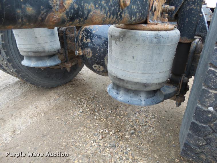 image for item DA3585 2005 Freightliner Business Class M2 truck cab and chassis