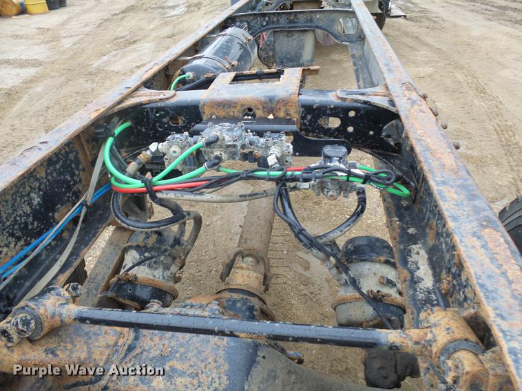 image for item DA3585 2005 Freightliner Business Class M2 truck cab and chassis