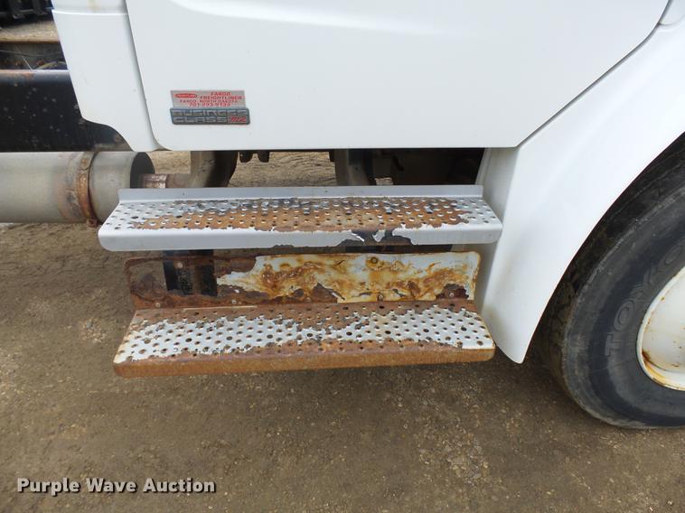 image for item DA3585 2005 Freightliner Business Class M2 truck cab and chassis