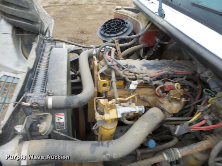 image for item DA3585 2005 Freightliner Business Class M2 truck cab and chassis