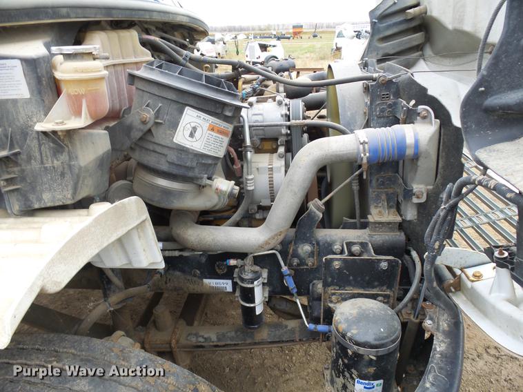 image for item DA3585 2005 Freightliner Business Class M2 truck cab and chassis