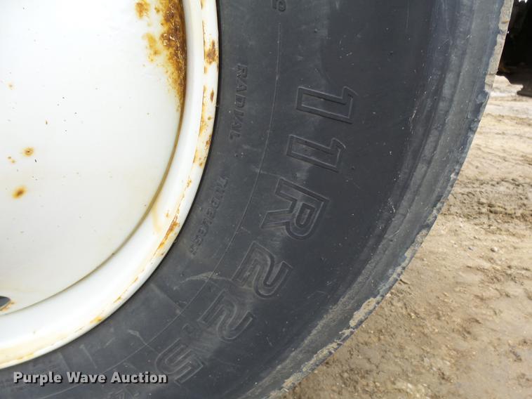 image for item DA3585 2005 Freightliner Business Class M2 truck cab and chassis