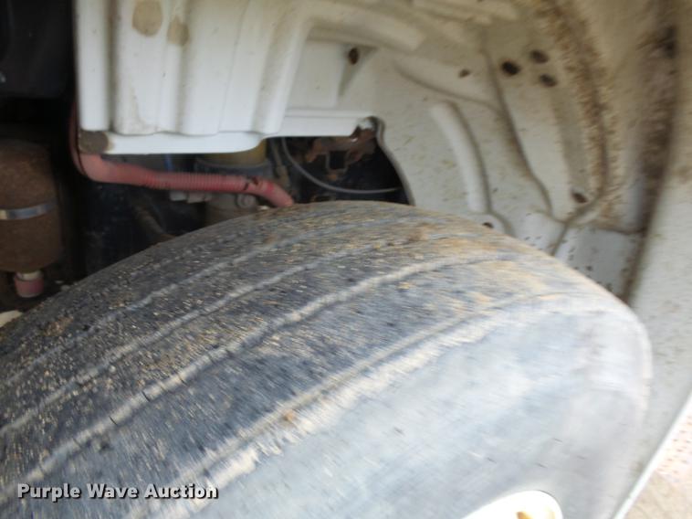 image for item DA3585 2005 Freightliner Business Class M2 truck cab and chassis