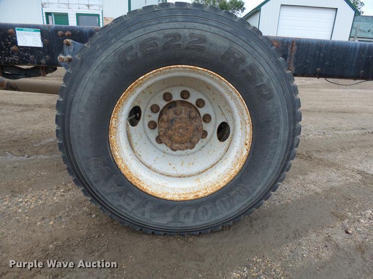 image for item DA3585 2005 Freightliner Business Class M2 truck cab and chassis