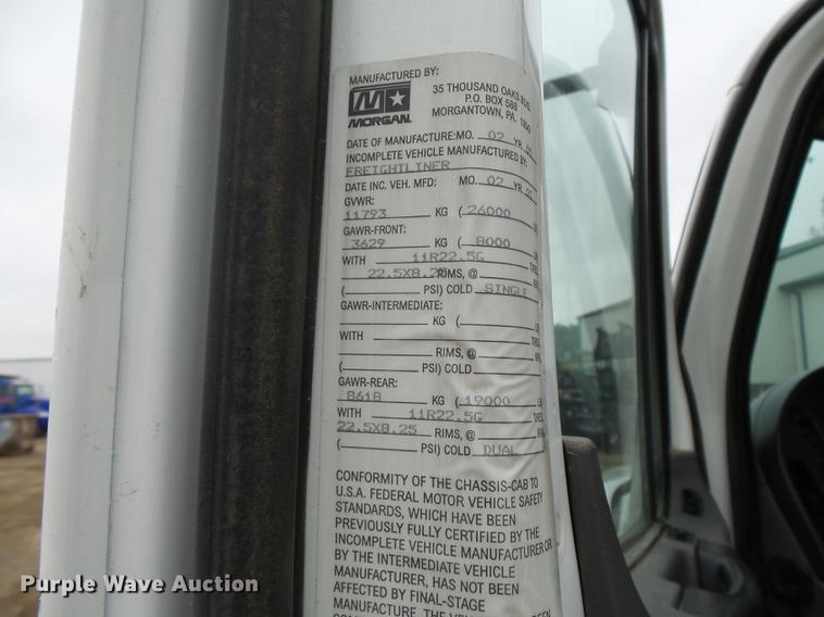 image for item DA3585 2005 Freightliner Business Class M2 truck cab and chassis