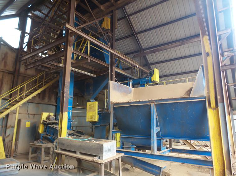 image for item DB7041 Basic Machinery Co Pulv-O-Pactor F624-3-2 clay grinding system