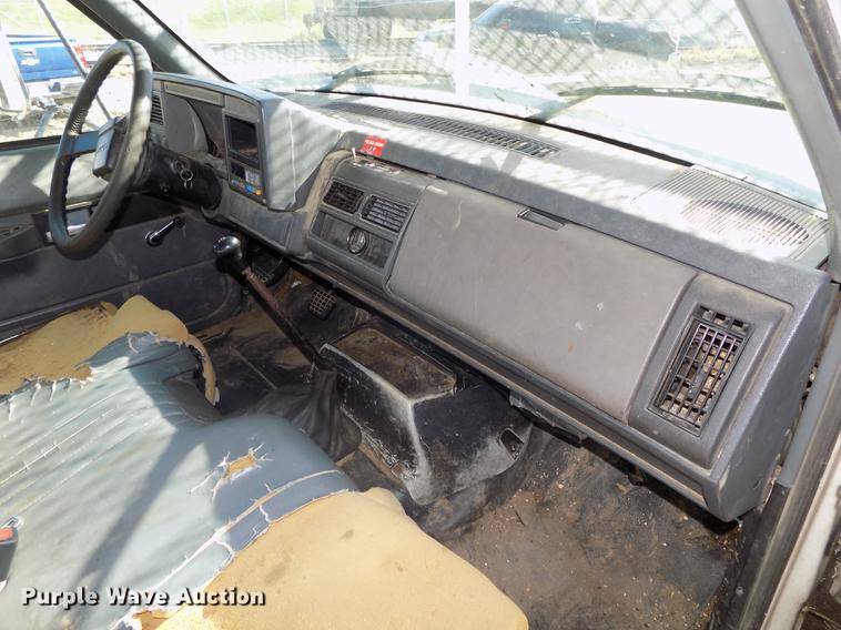 image for item DB8515 1997 GMC C7500 bucket truck