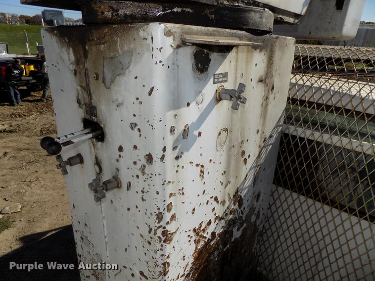 image for item DB8515 1997 GMC C7500 bucket truck