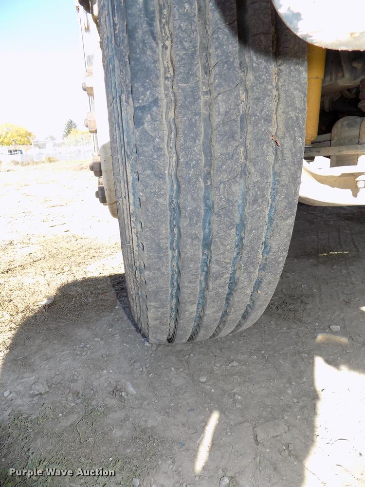 image for item DB8515 1997 GMC C7500 bucket truck