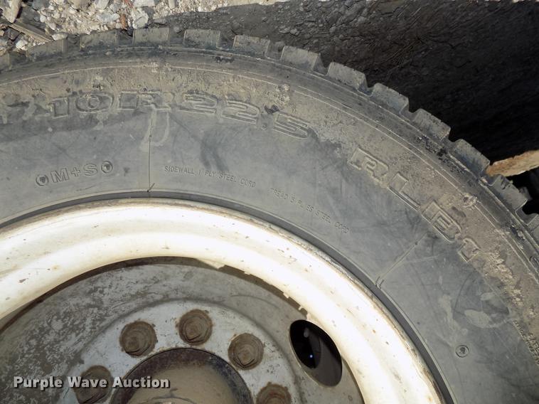 image for item DB8515 1997 GMC C7500 bucket truck