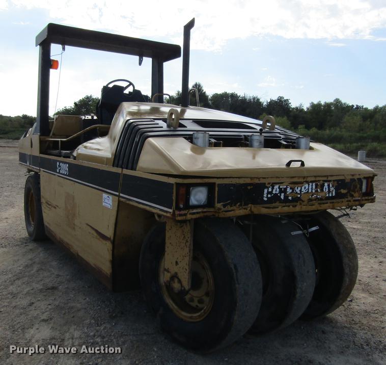 image for item DC0072 1998 Caterpillar PS-300B pneumatic roller