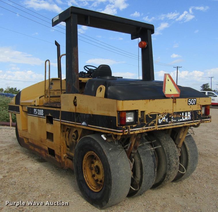 image for item DC0072 1998 Caterpillar PS-300B pneumatic roller