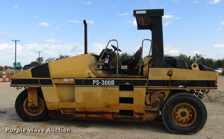 image for item DC0072 1998 Caterpillar PS-300B pneumatic roller