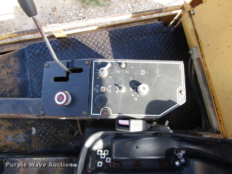 image for item DC0072 1998 Caterpillar PS-300B pneumatic roller