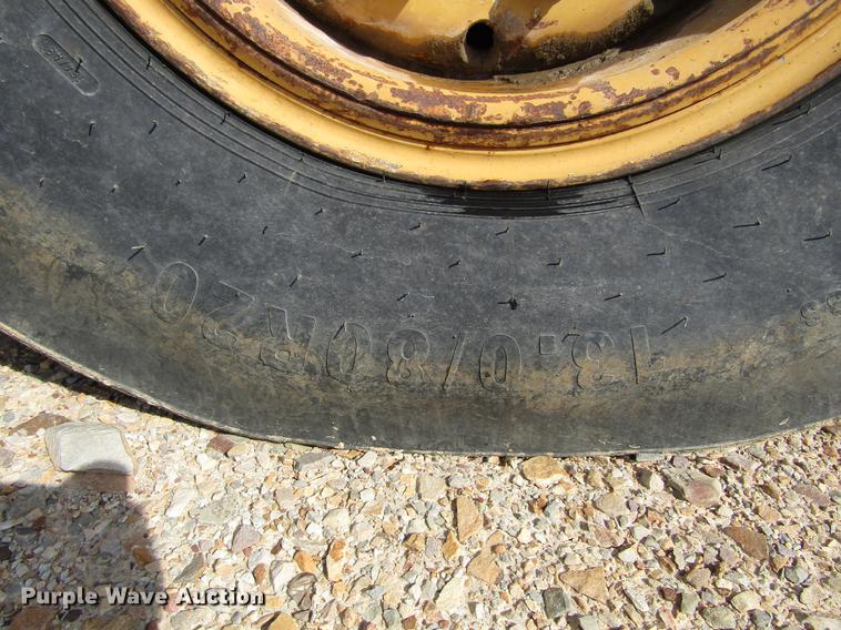 image for item DC0072 1998 Caterpillar PS-300B pneumatic roller