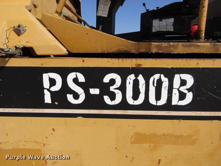 image for item DC0072 1998 Caterpillar PS-300B pneumatic roller