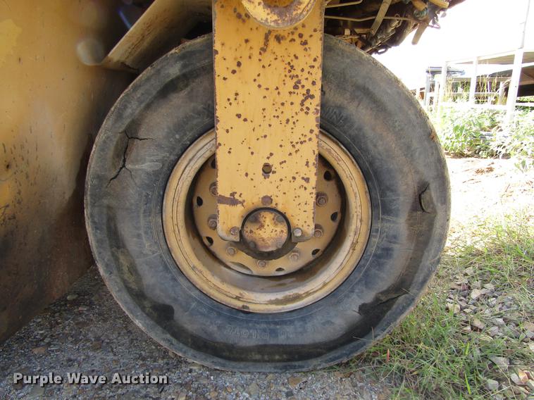 image for item DC0072 1998 Caterpillar PS-300B pneumatic roller