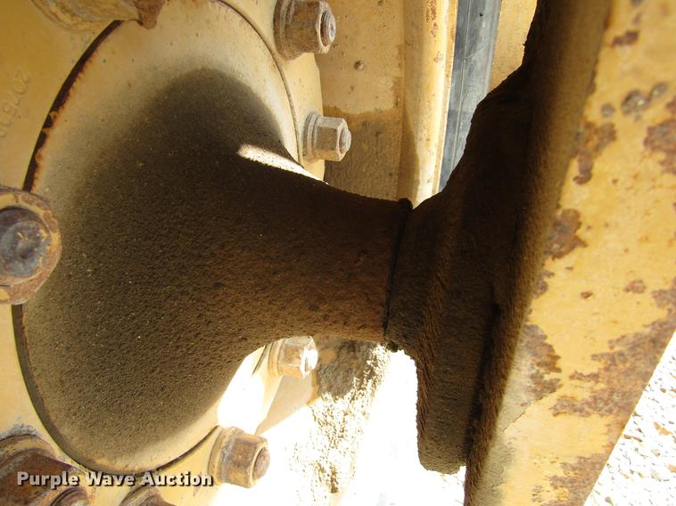 image for item DC0072 1998 Caterpillar PS-300B pneumatic roller