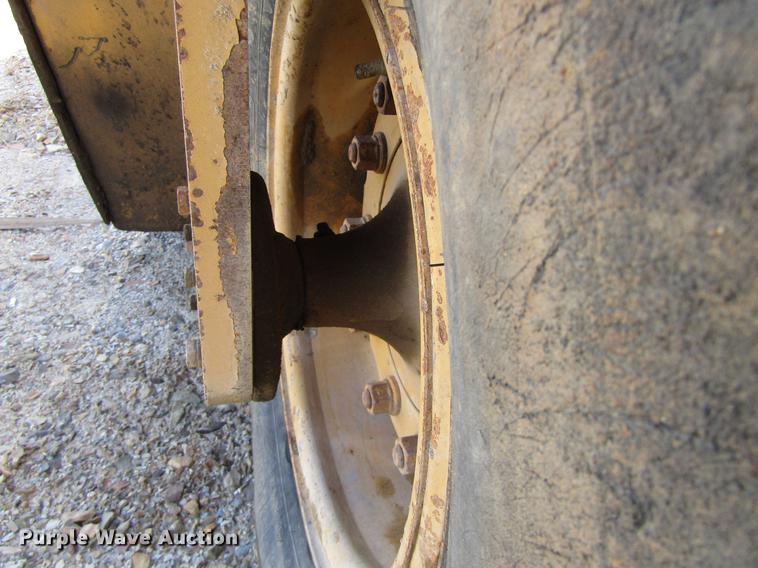 image for item DC0072 1998 Caterpillar PS-300B pneumatic roller