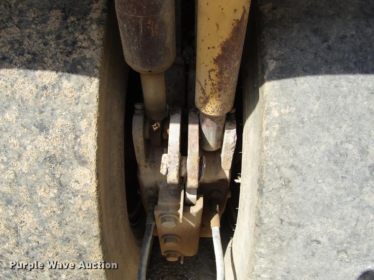image for item DC0072 1998 Caterpillar PS-300B pneumatic roller
