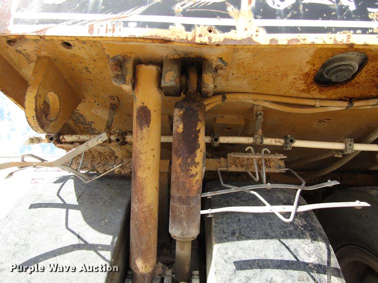 image for item DC0072 1998 Caterpillar PS-300B pneumatic roller