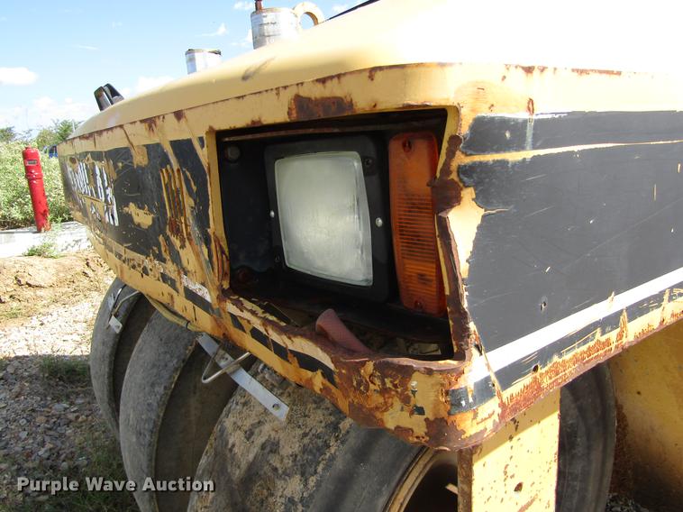 image for item DC0072 1998 Caterpillar PS-300B pneumatic roller