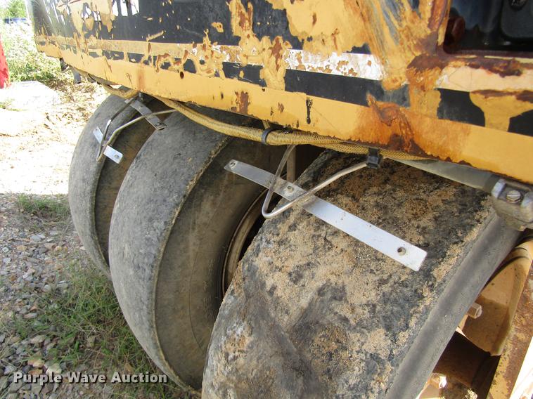 image for item DC0072 1998 Caterpillar PS-300B pneumatic roller