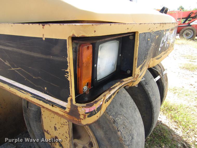 image for item DC0072 1998 Caterpillar PS-300B pneumatic roller