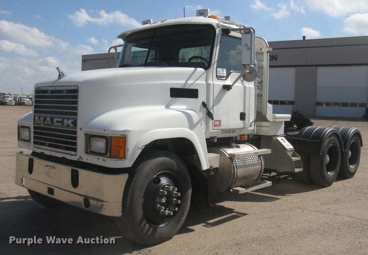 image for item DC1306 2006 Mack CH600 semi truck